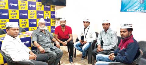 ऑटो चालकों ने पहनी आप की टोपी, हुपेंडी ने दी सदस्यता