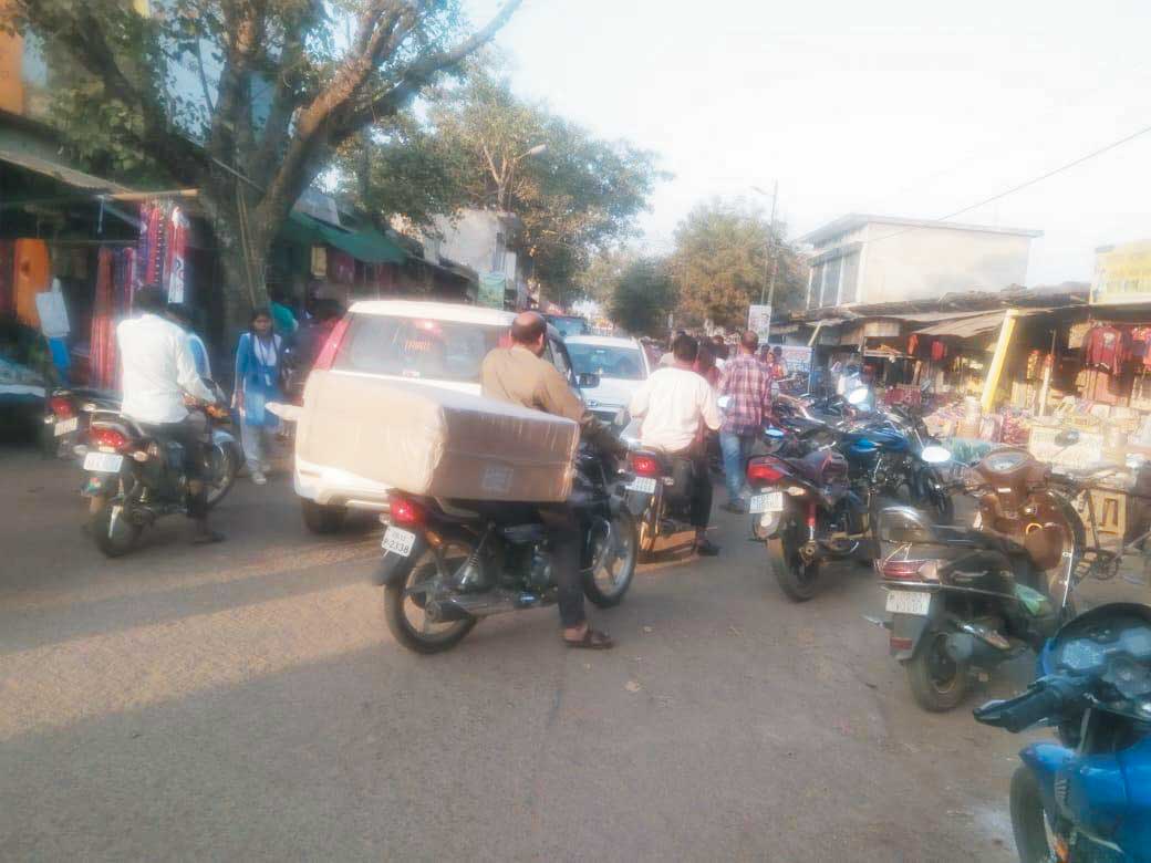 नगर की ट्रैफिक व्यवस्था बदहाल