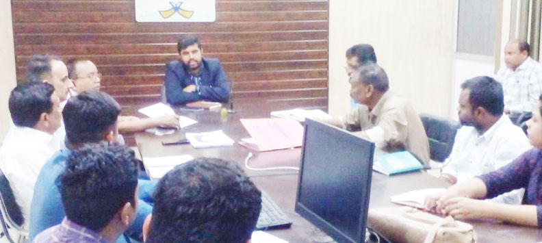 अधिकार शिकायतों का करें त्वरित निराकरण आयुक्त ने की जल विभाग की समीक्षा