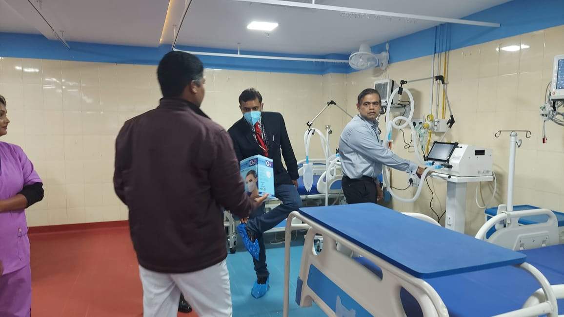 स्वास्थ्य मंत्री ने वीडियो कॉल से देखा मेकाज का कोविड वार्ड