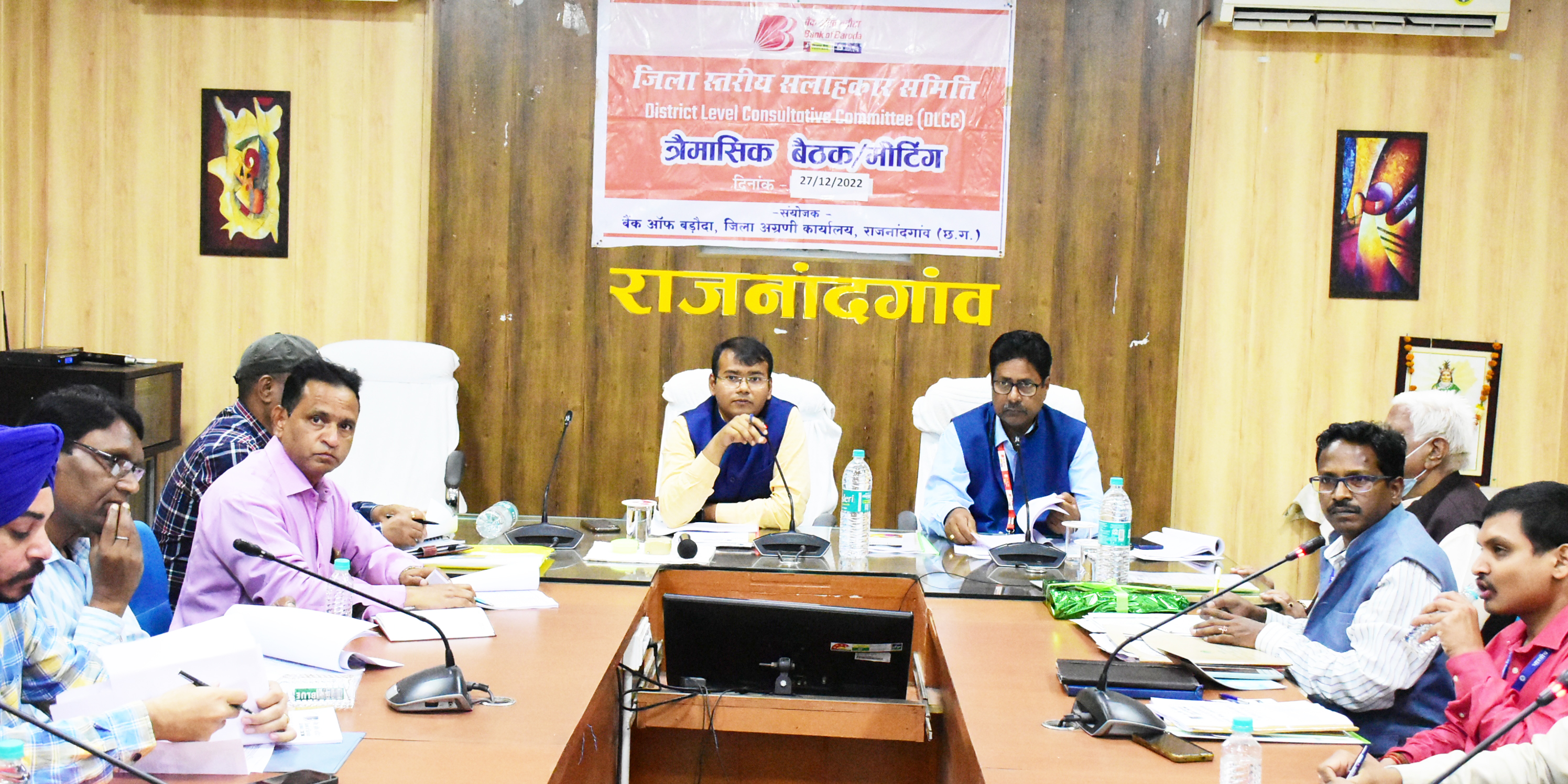 प्रकरणों के निर्धारित समय पर स्वीकृति नहीं होने पर प्रभारी कलेक्टर हुए नाराज