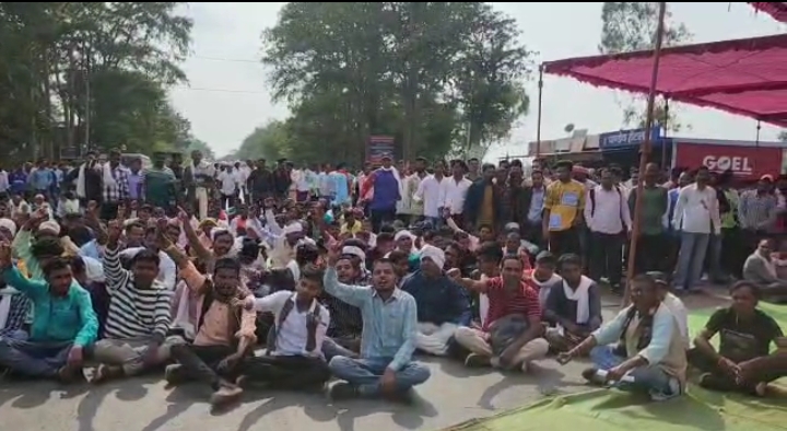27 फीसदी आरक्षण समेत 5 सूत्रीय मांगों को ले पिछड़ा वर्ग समाज का चक्काजाम 27 फीसदी आरक्षण समेत 5 सूत्रीय मांगों को ले पिछड़ा वर्ग समाज का चक्काजाम
