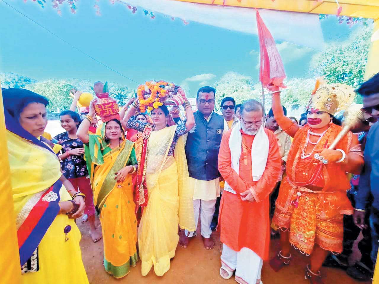 कलश यात्रा निकाल शिव महापुराण कथा शुरू