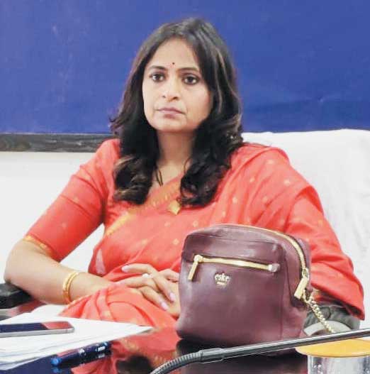 कलेक्टर ने ली सडक़ निर्माण कार्यों की समीक्षा बैठक