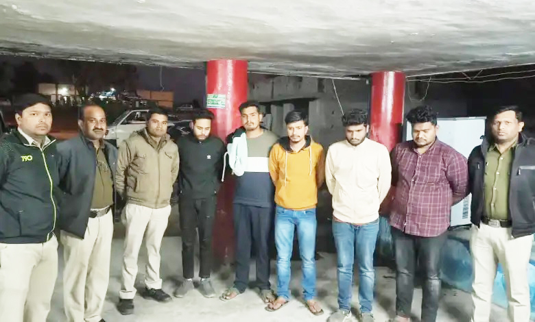 टोल नाका कर्मचारी पर चढ़ाई कार, प्रदेश कांग्रेस नेता के बेटे सहित 5 को जेल टोल नाका कर्मचारी पर चढ़ाई कार, प्रदेश कांग्रेस नेता के बेटे सहित 5 को जेल