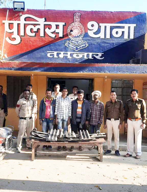 गैरेज से ट्रेलर का पट्टा व पार्ट्स की चोरी