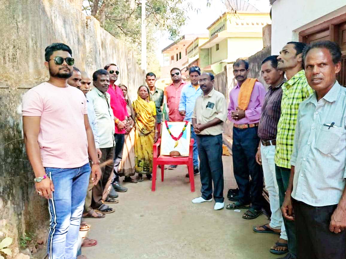 कांग्रेसियों ने मनाया पार्टी का स्थापना दिवस