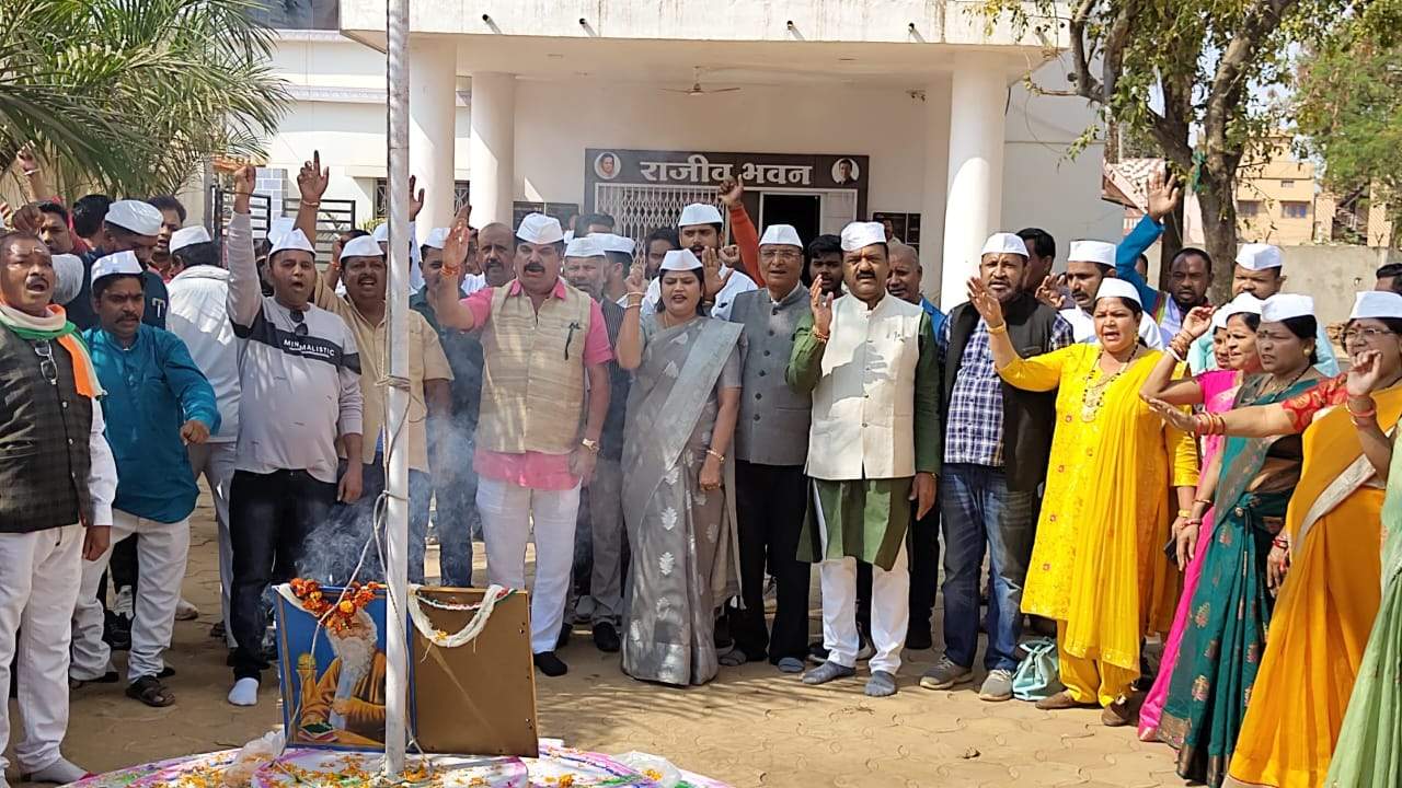 सादगी,गरिमा के साथ मना कांग्रेस स्थापना दिवस