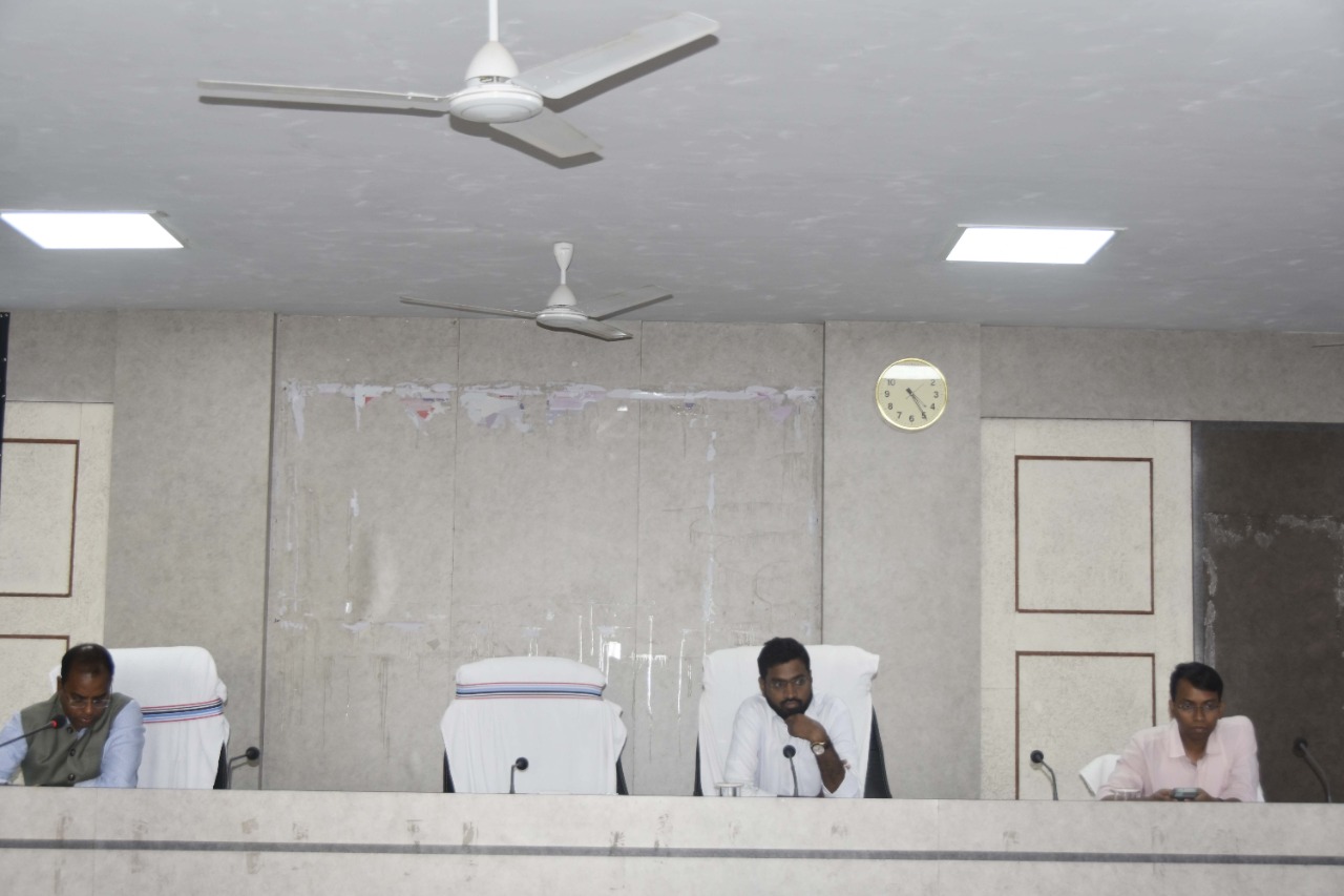 लंबित आवेदनों का त्वरित निराकरण करने के दिए निर्देश