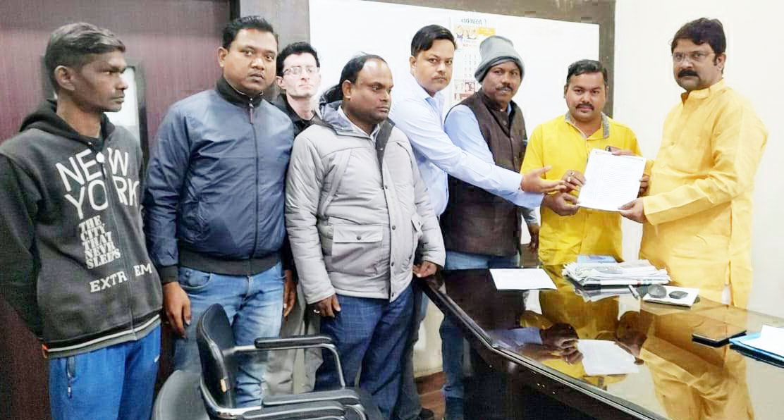 वेतन विसंगति दूर करने विधायक से मिला फेडरेशन