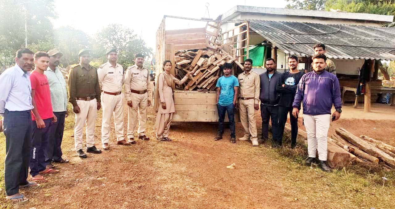 ग्रामीण के घर से 4 लाख का चिरान जब्त