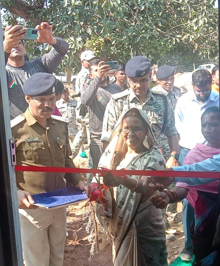 कमालूर में विधायक के हाथों पुलिस सहायता केंद्र का उद्घाटन