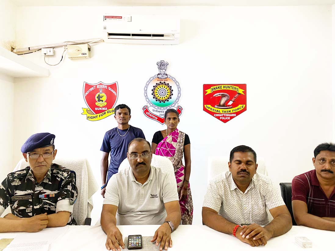 एक लाख का ईनामी नक्सली सहित दो का समर्पण