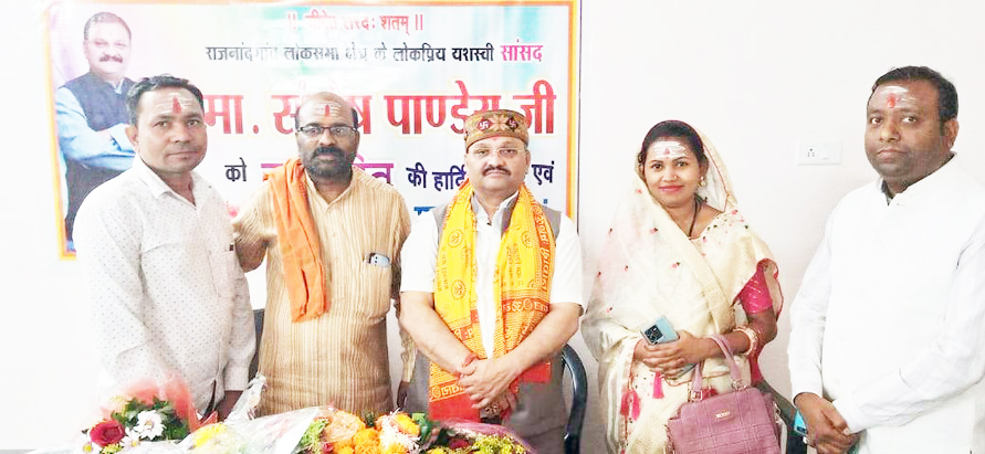 जिपं अध्यक्ष ने सांसद को दी बधाई जिपं अध्यक्ष ने सांसद को दी बधाई