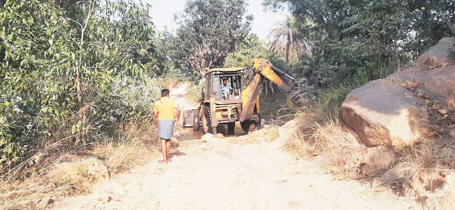 खरखरी पिकनिक स्पॉट पहुंच मार्ग का किया समतलीकरण