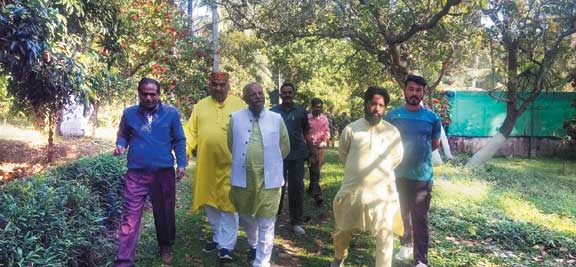राज्य कृषक कल्याण परिषद अध्यक्ष और सदस्यों ने नारियल प्रक्षेत्र का किया भ्रमण