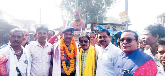 सेवानिवृत होकर लौटे हिंच्छा राम बरेठ का जोरदार स्वागत सेवानिवृत होकर लौटे हिंच्छा राम बरेठ का जोरदार स्वागत