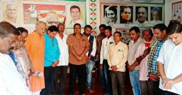 कांग्रेसियों ने दिवंगतों को दी श्रद्धांजलि 