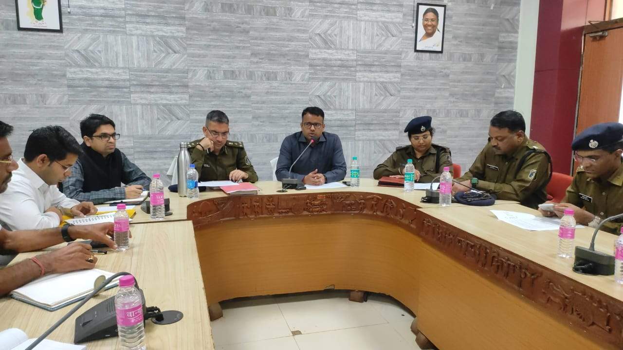 कानून और सुरक्षा व्यवस्था को दुरुस्त बनाए रखने रहें सजग- कलेक्टर