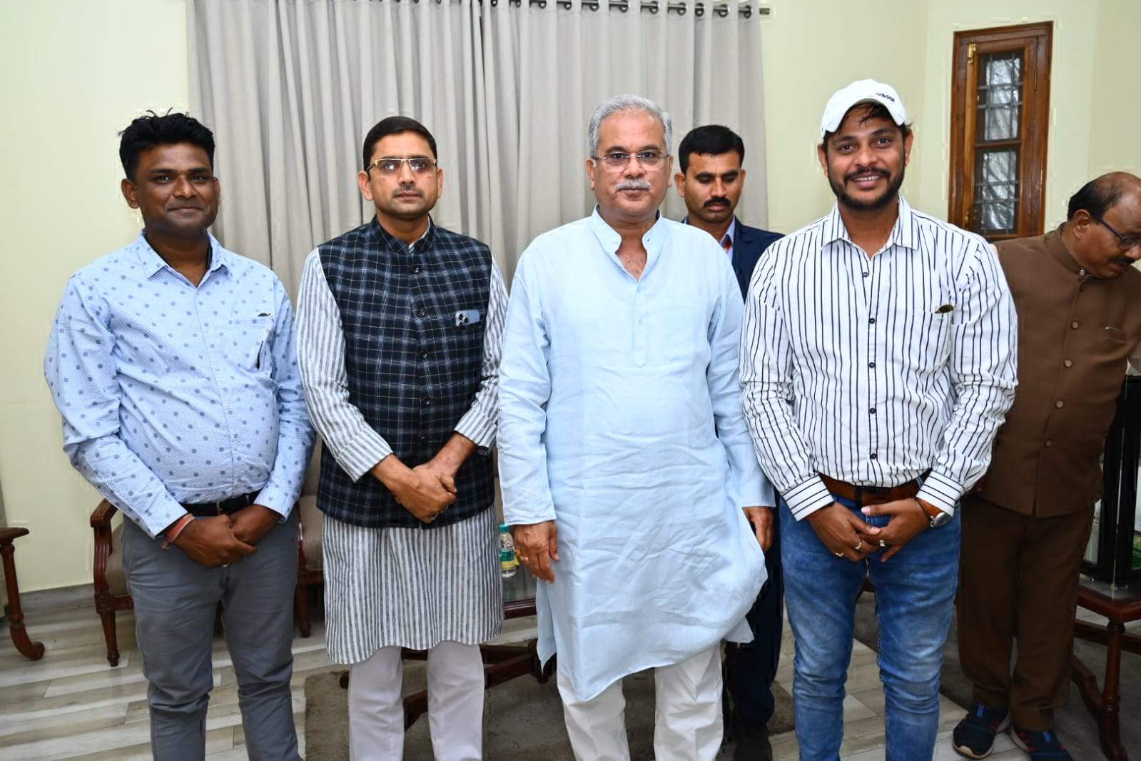 पैरादान अभियान और संगठन को मजबूत करने सीएम से चर्चा