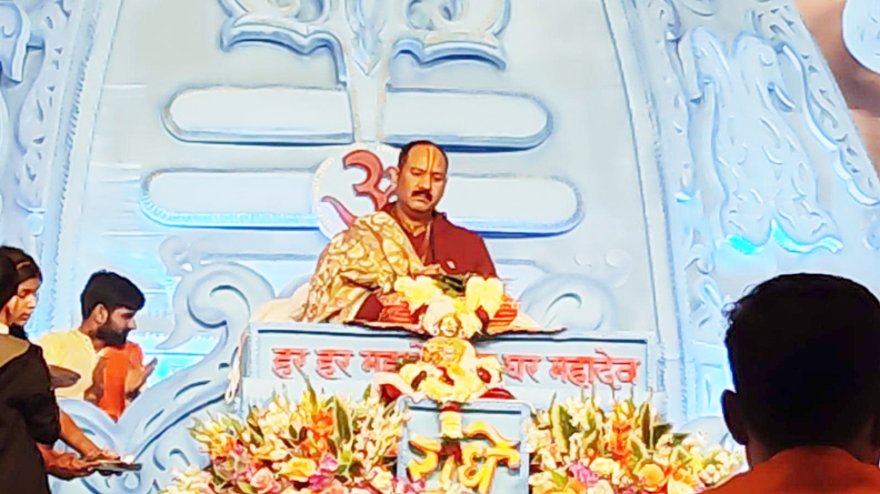 माता-पिता, गुरू कभी भेद नहीं करते-प्रदीप मिश्रा