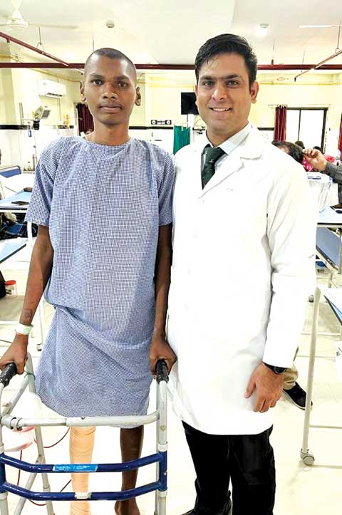 दुर्लभ सर्जरी कर डॉक्टरों ने युवक का पैर कटने से बचाया