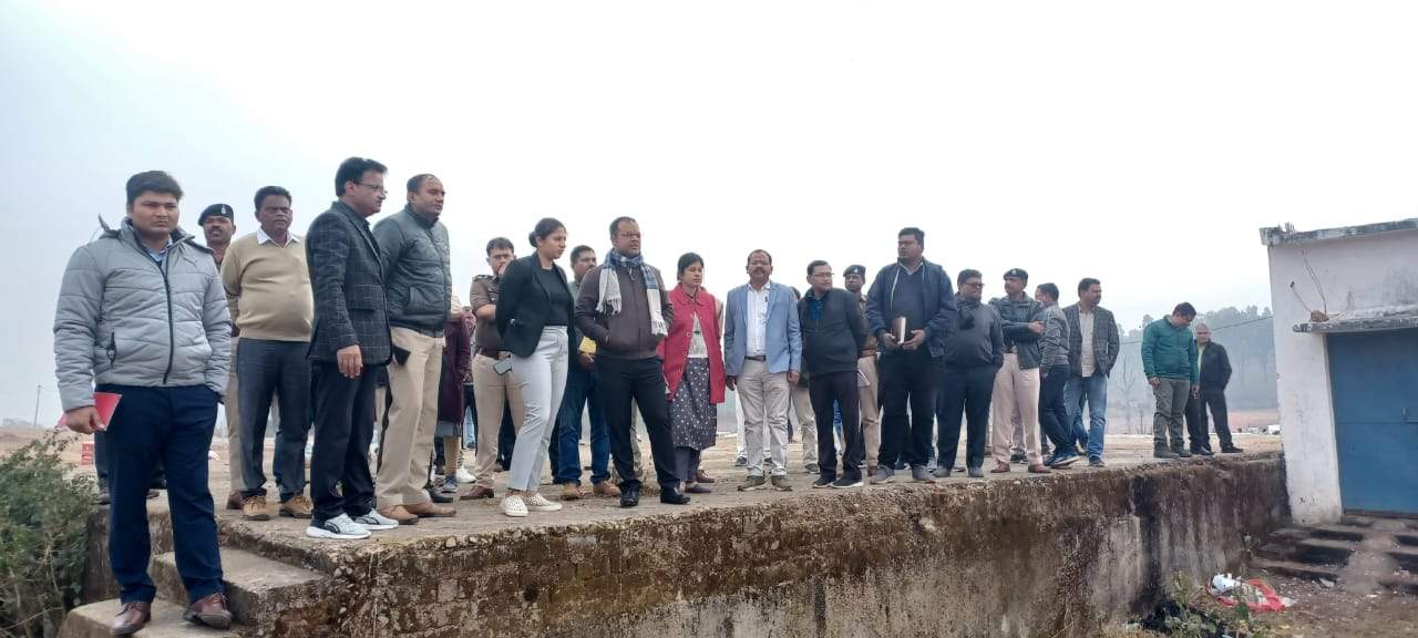 कलेक्टर-एसपी ने किया मैनपाट महोत्सव स्थल का निरीक्षण