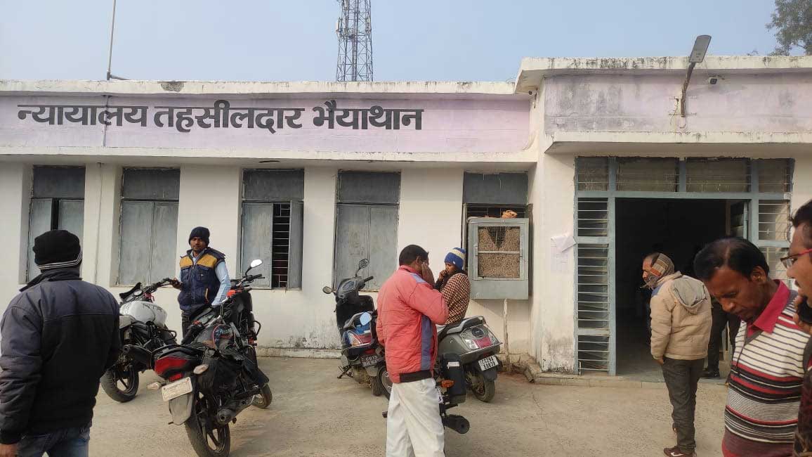 प्रमाण पत्र बनाए जाने की मांग को लेकर किसान नेता ने ज्ञापन सौंपा