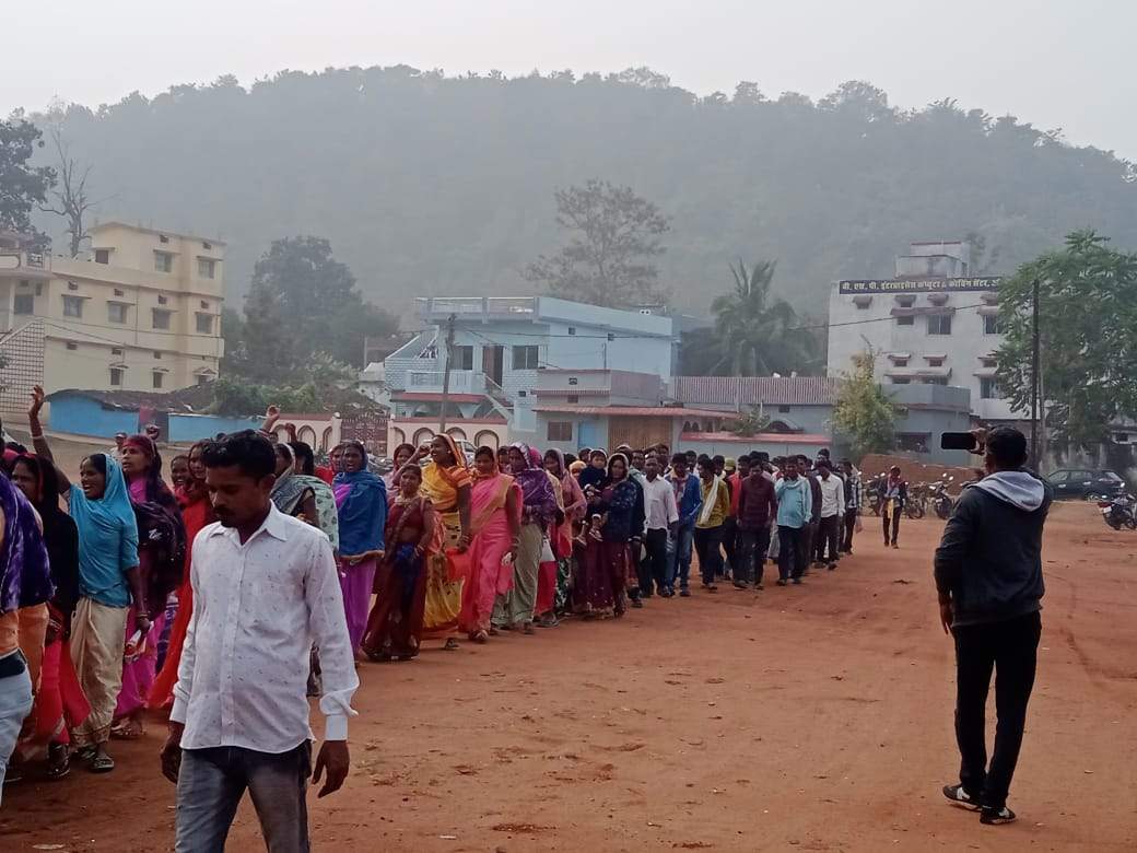 नियमितीकरण की मांग को लेकर कर्मचारियों ने रैली निकाल किया प्रदर्शन नियमितीकरण की मांग को लेकर कर्मचारियों ने रैली निकाल किया प्रदर्शन