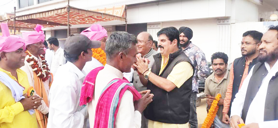 कांग्रेसियों ने शाकम्भरी देवी  की पूजा-अर्चना की