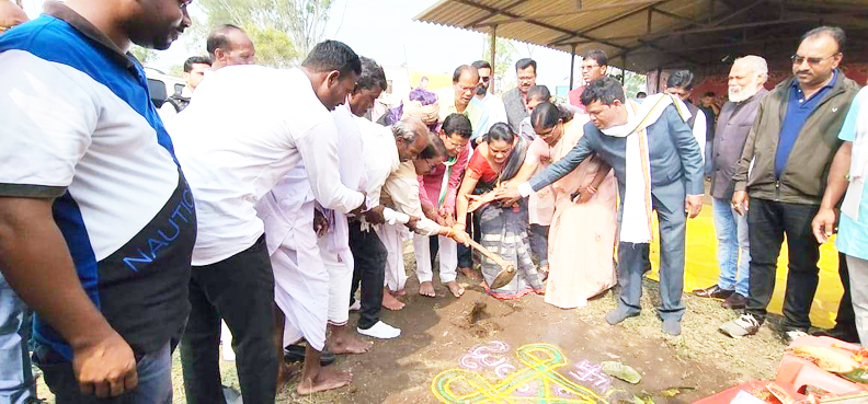 मरकाम ने बंग समाज, विश्वकर्मा समाज, दर्जी समाज और मुस्लिम समाज को दिया समाजिक भवन की सौगात मरकाम ने बंग समाज, विश्वकर्मा समाज, दर्जी समाज और मुस्लिम समाज को दिया समाजिक भवन की सौगात