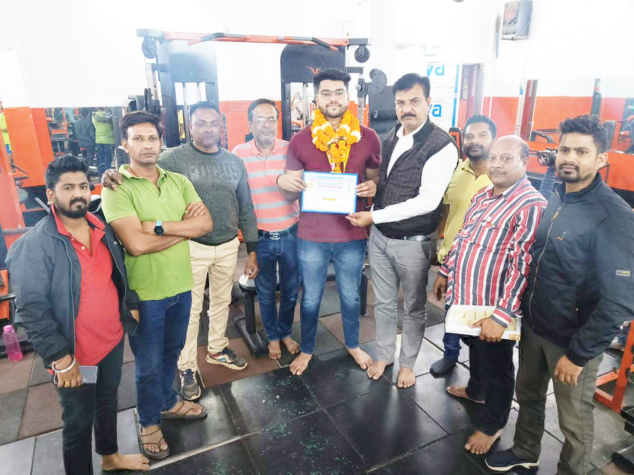 स्पर्धा में खुशीकांत ने बढ़ाया गौरव