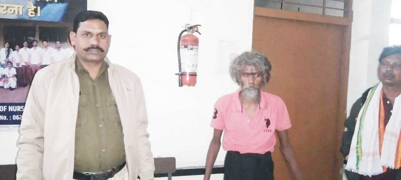 पुलिस ने विक्षिप्त को अस्पताल में कराया दाखिल 