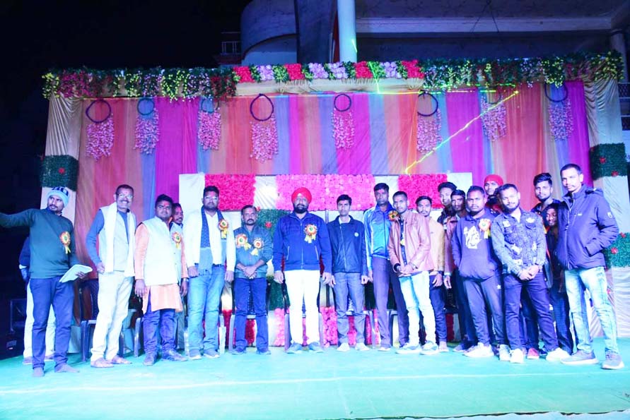 कलाकारों का शहर अध्यक्ष ने किया उत्साहवर्धन कलाकारों का शहर अध्यक्ष ने किया उत्साहवर्धन