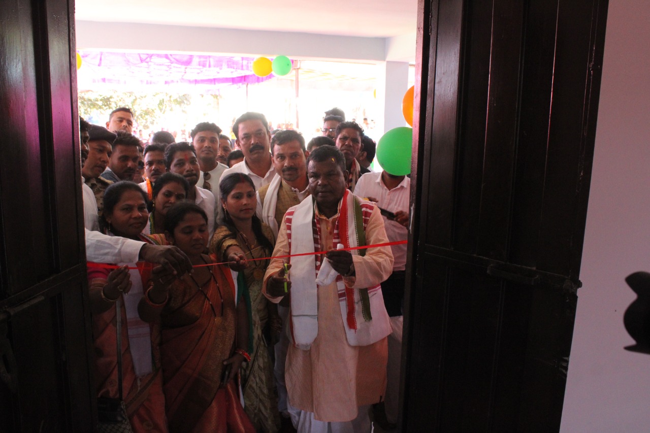 लखमा ने पोटाकेबिन बालक छात्रावास भवन, देवगुड़ी सहित कई निर्माण कार्यों का किया लोकार्पण 