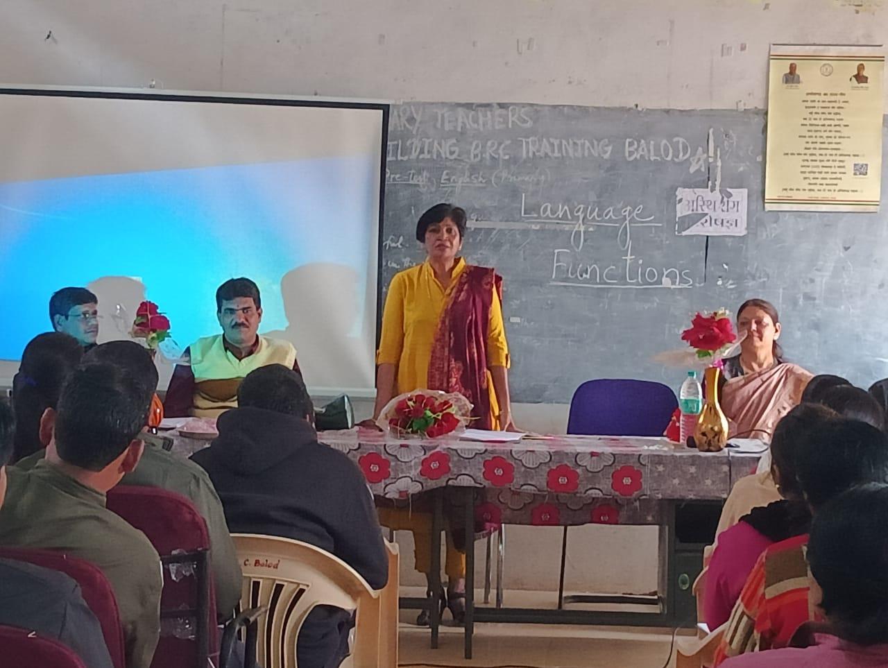 शिक्षकों ने सीखी प्राइमरी स्कूल में बच्चों को अंग्रेजी पढ़ाने की कला