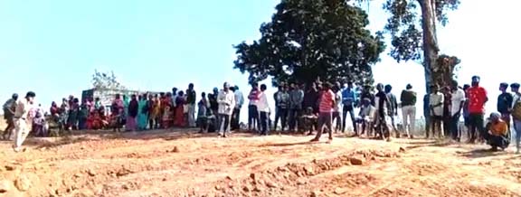 जमीन पर कब्जे के लिए कब्र तोडऩे वाले बिल्डर्स पर एफआईआर