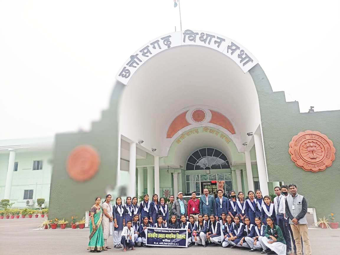 छात्रों ने विधानसभा भवन का अवलोकन किया