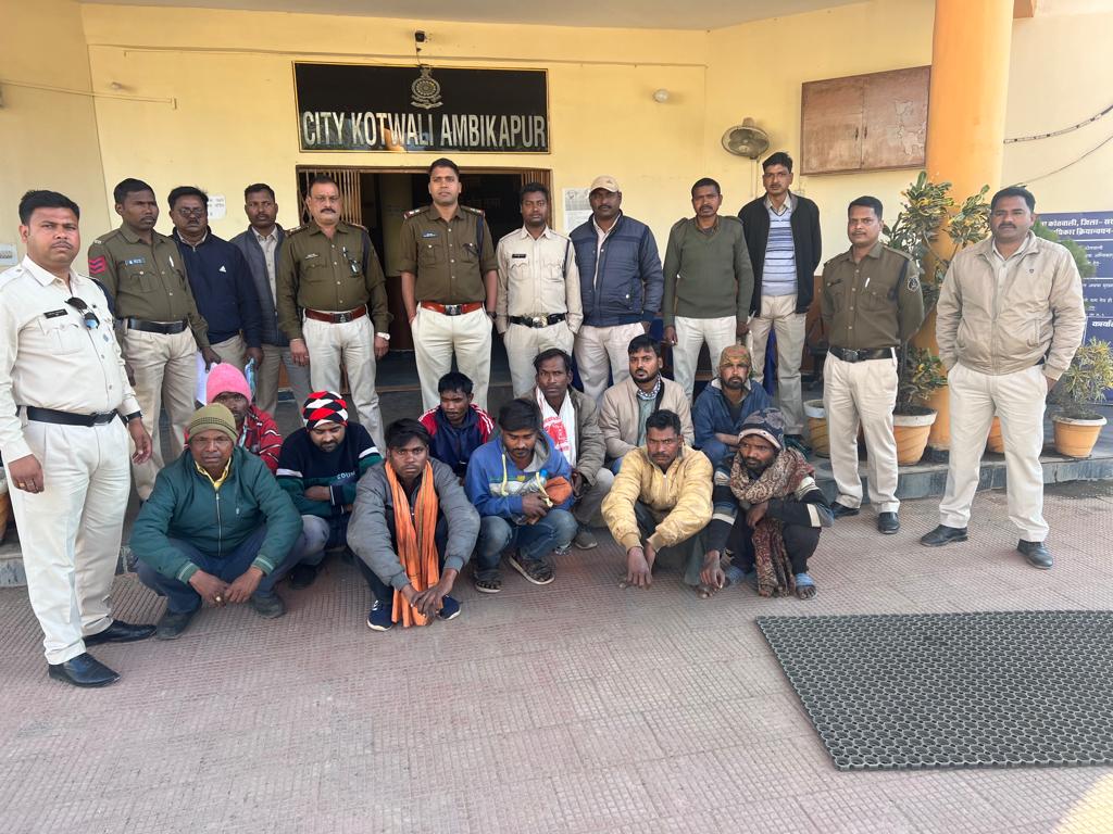 बरसों से लुक-छिपकर रह रहे वारंटी पकड़ाए