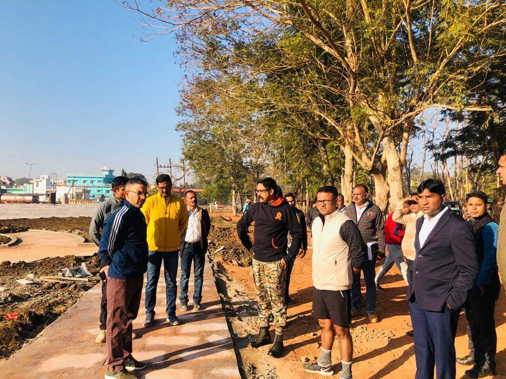 आईजी, कलेक्टर-एसपी ने किया शहीद स्मारक स्थल सहित विकास कार्यों का अवलोकन
