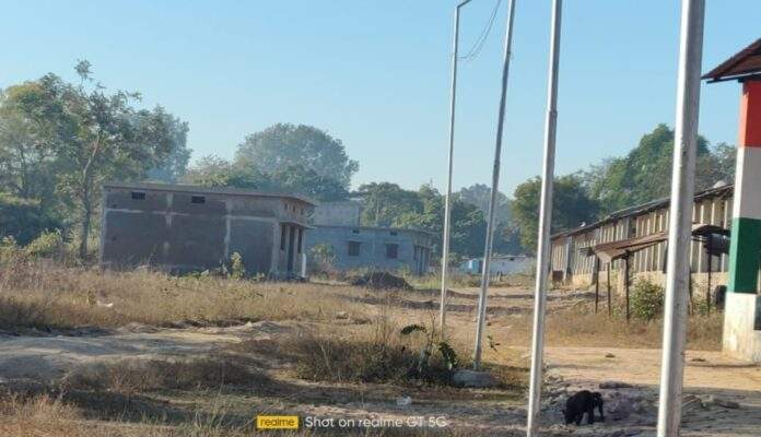 काम्प्लेक्स बनाने उद्यान की जमीन कराई खाली