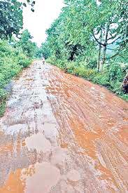 पारागांव-देवरी मार्ग बदहाल, हो रहे हादसे पारागांव-देवरी मार्ग बदहाल, हो रहे हादसे