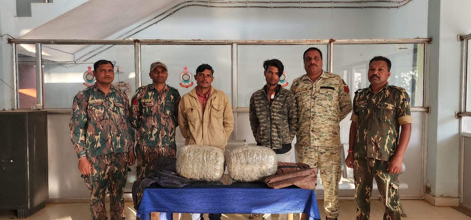 यात्री बस से गांजा तस्करी, एमपी के 2 गिरफ्तार