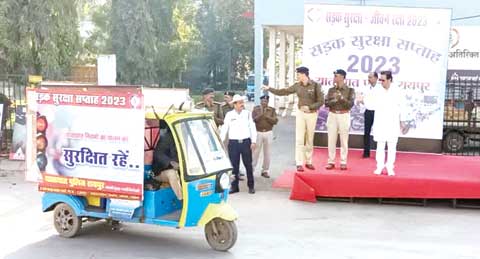 यातायात जागरूकता रथ गांवों के लिए रवाना