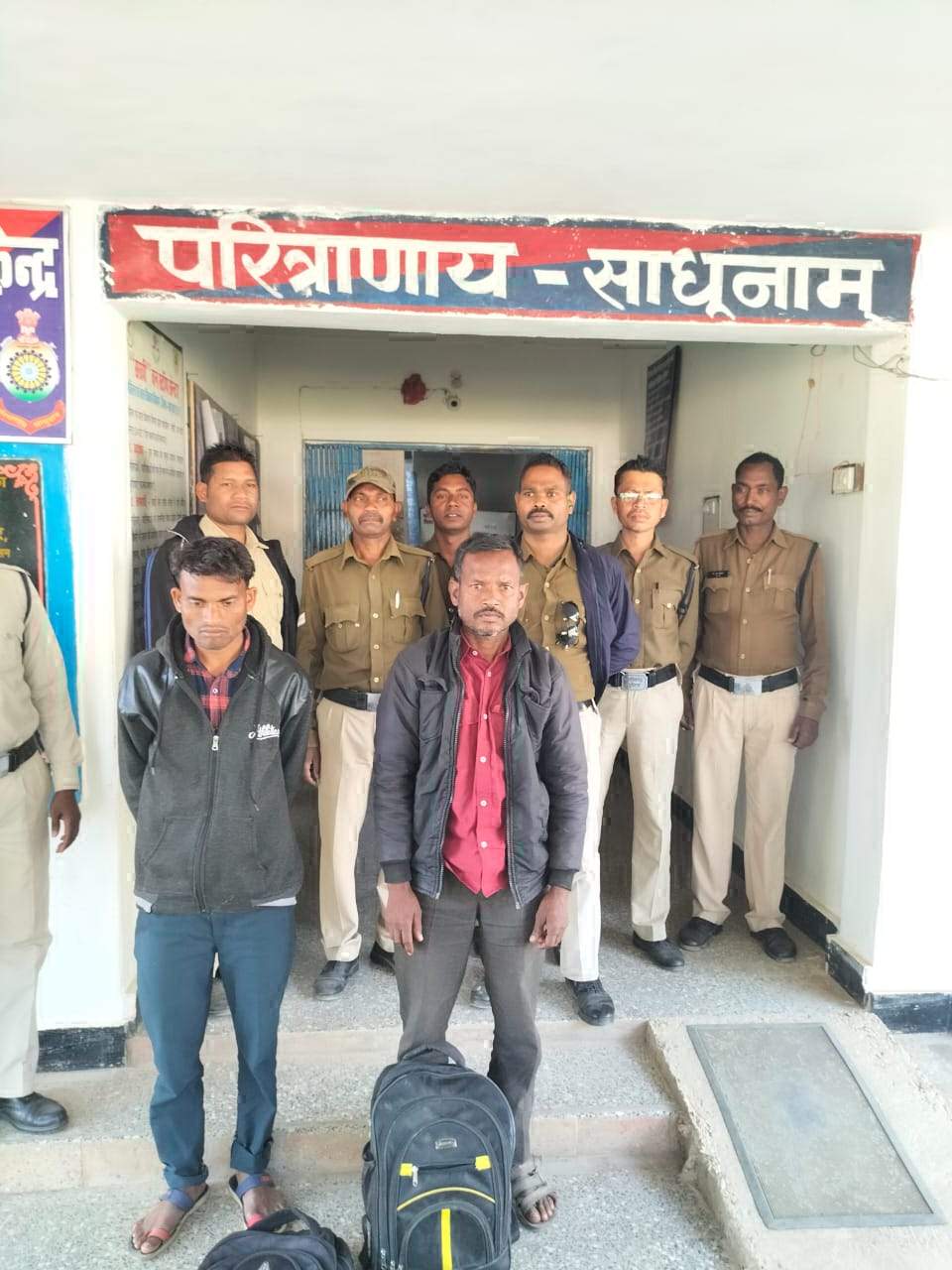 गांजा बेचने ग्राहक का इंतजार करते 2 गिरफ्तार