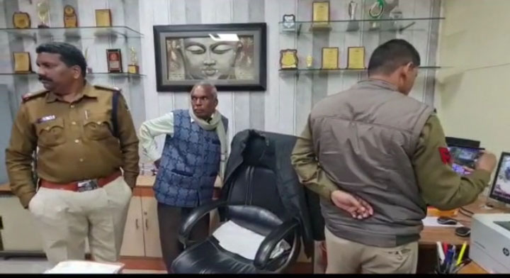 रिटायर्ड शिक्षक से 1 लाख 30 हजार की उठाईगिरी