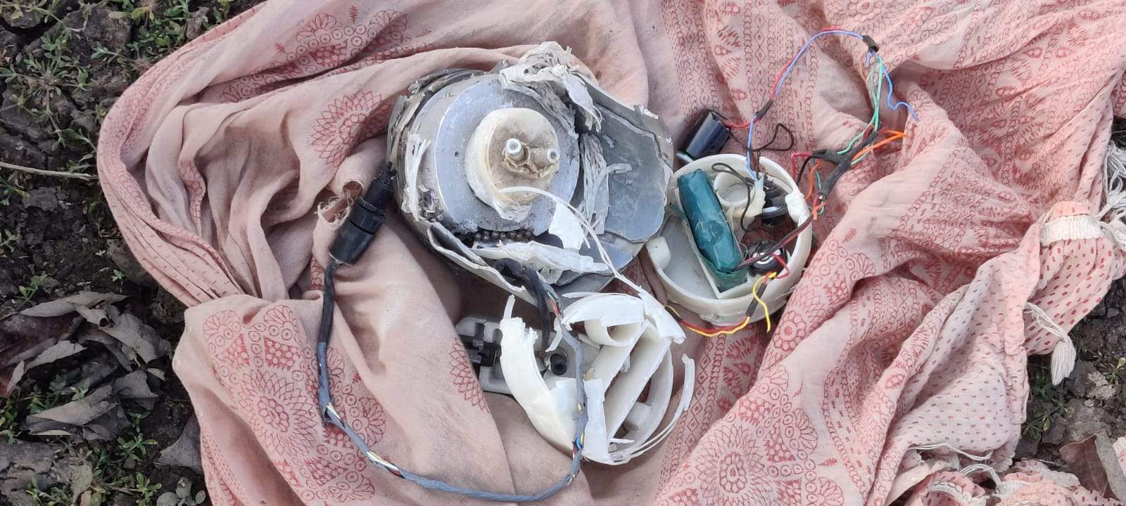 ग्रामीणों ने कहा- ड्रोन से भी गिराए गए बम