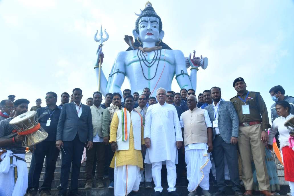 सीएम ने किया हजार करोड़ के विकास कार्यों का शिलान्याय-लोकार्पण