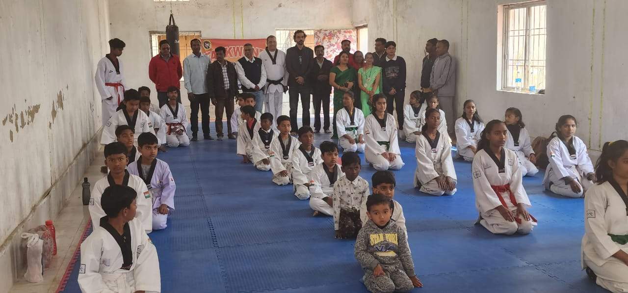 सरगुजा पुलिस के नेतृत्व में ताइक्वांडो चतुर्थ कलर बेल्ट प्रशिक्षण सह परीक्षा शुरू 