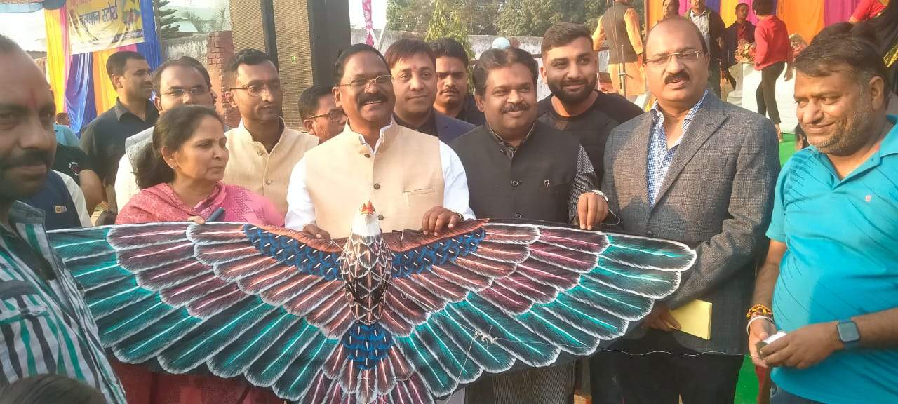 पतंगबाजी में बच्चों-युवाओं में दिखा उत्साह, 2 सौ से अधिक प्रतिभागियों ने लिया हिस्सा 